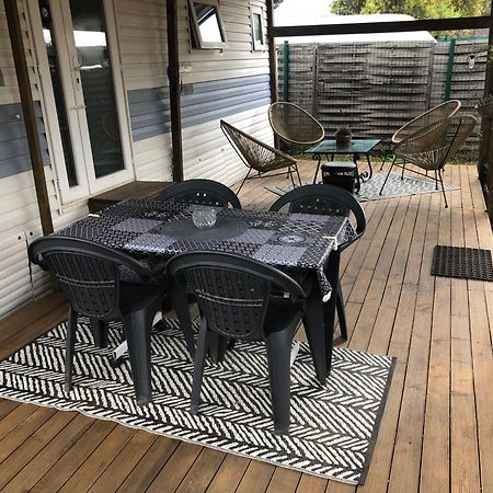 Mobilhome A Frejus A 15 Minute De La Mer Sur Terrain Independant Ngoại thất bức ảnh