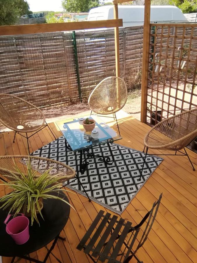 Mobilhome A Frejus A 15 Minute De La Mer Sur Terrain Independant Ngoại thất bức ảnh