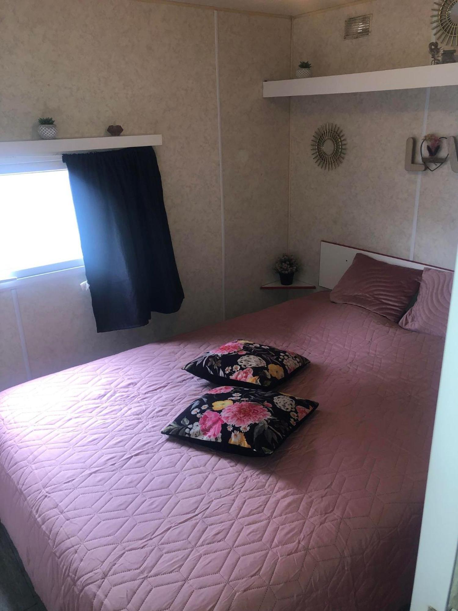 Mobilhome A Frejus A 15 Minute De La Mer Sur Terrain Independant Ngoại thất bức ảnh