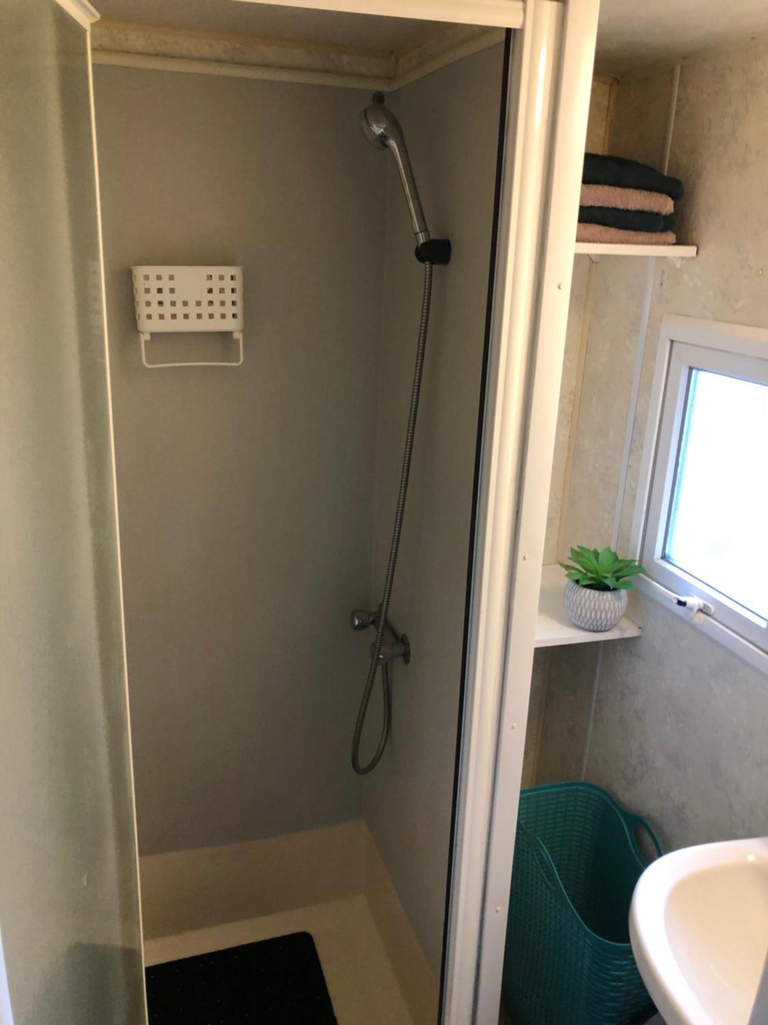 Mobilhome A Frejus A 15 Minute De La Mer Sur Terrain Independant Ngoại thất bức ảnh