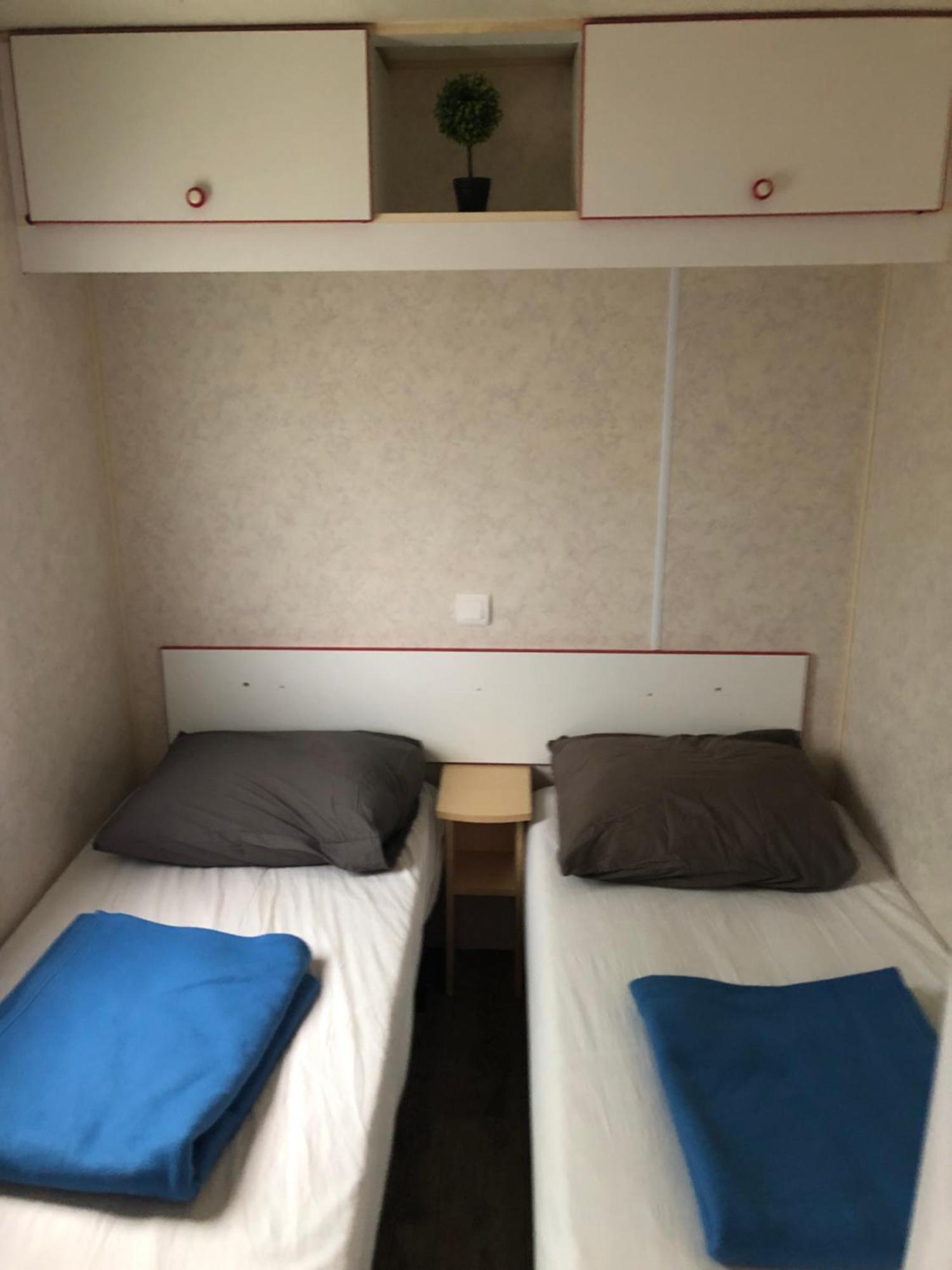 Mobilhome A Frejus A 15 Minute De La Mer Sur Terrain Independant Ngoại thất bức ảnh
