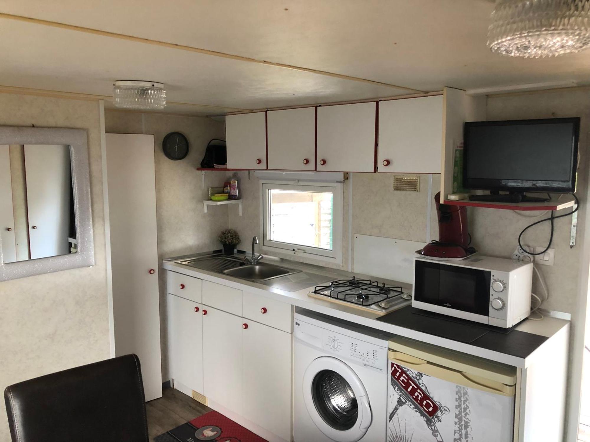 Mobilhome A Frejus A 15 Minute De La Mer Sur Terrain Independant Ngoại thất bức ảnh