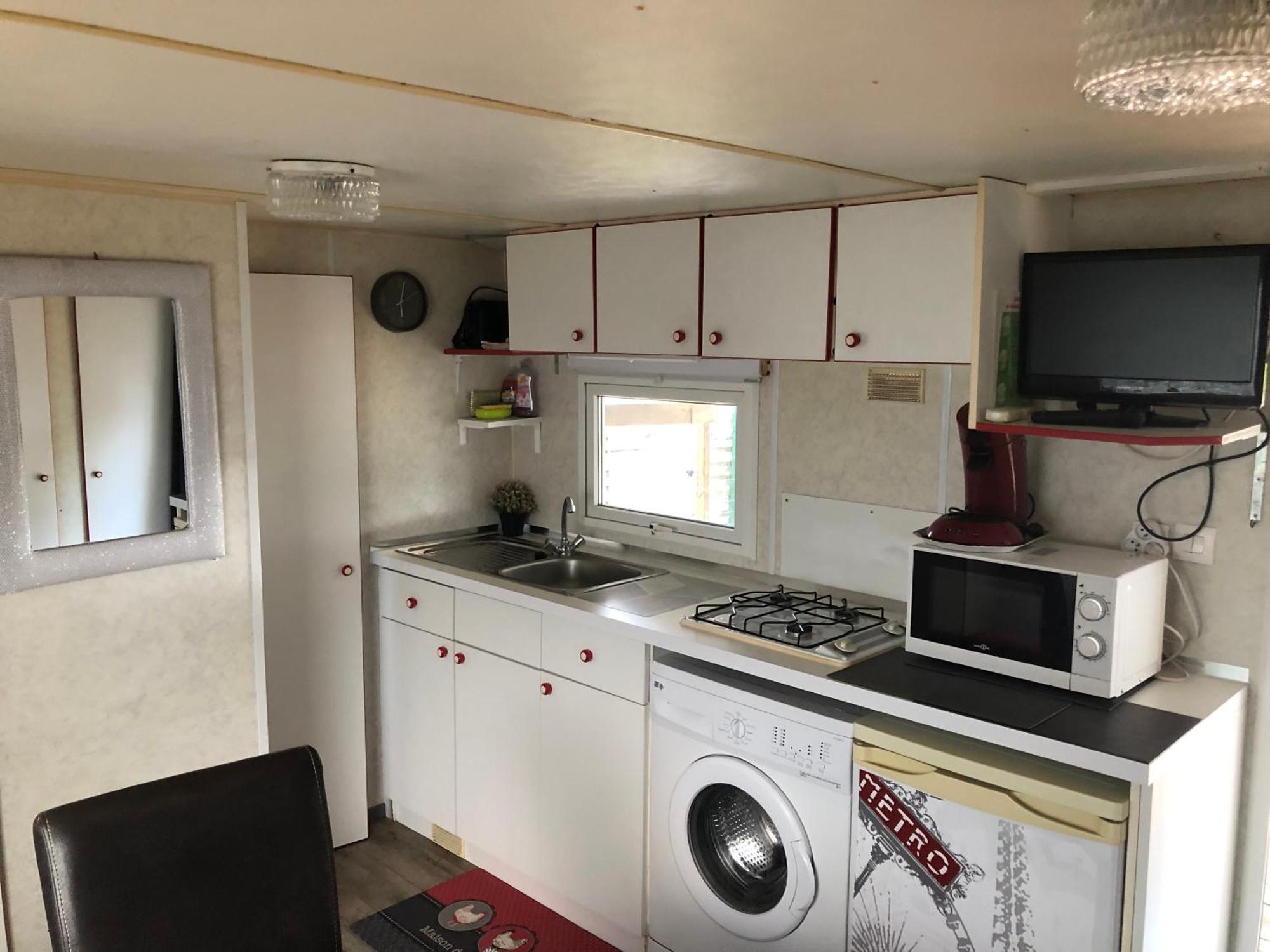 Mobilhome A Frejus A 15 Minute De La Mer Sur Terrain Independant Ngoại thất bức ảnh